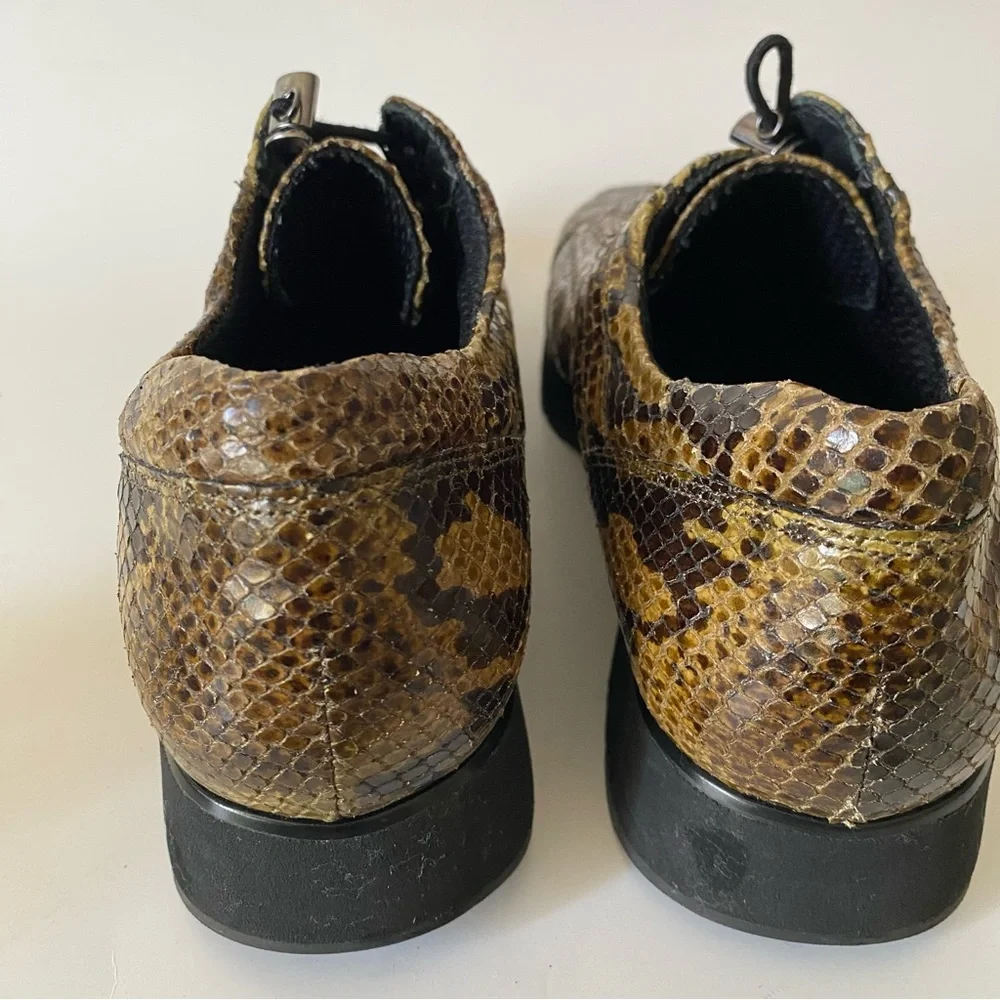 Tagwerker, Vintage Embossed Leather Sneakers Snakeskin Pattern Toggle Closure
